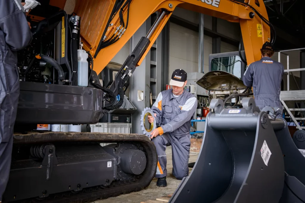 Autoryzowany serwis CASE. Naprawa koparki Case. Mechanik serwisujący ładowarkę Case. Diagnostyka komputerowa Case Construction.